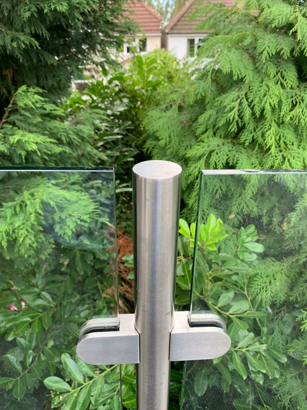 Premium 10mm Toughened Glass Panels & 316 Stainless Steel Balustrade Posts – Heavy Duty Safety Glass & Marine-Grade Metal Poles for Garden, Balcony, Decking, and Patio Railing