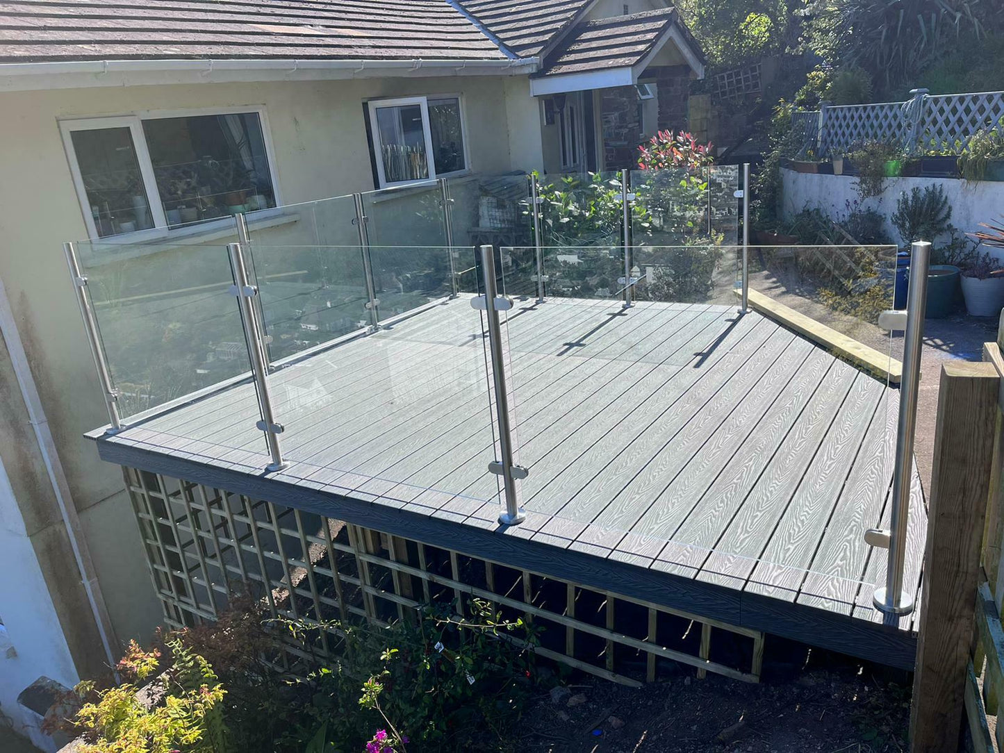 Premium 10mm Toughened Glass Panels & 316 Stainless Steel Balustrade Posts – Heavy Duty Safety Glass & Marine-Grade Metal Poles for Garden, Balcony, Decking, and Patio Railing